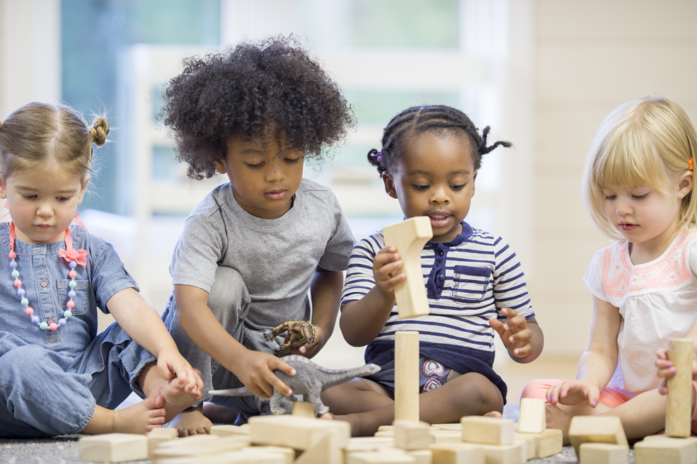 Kinderen met blokken